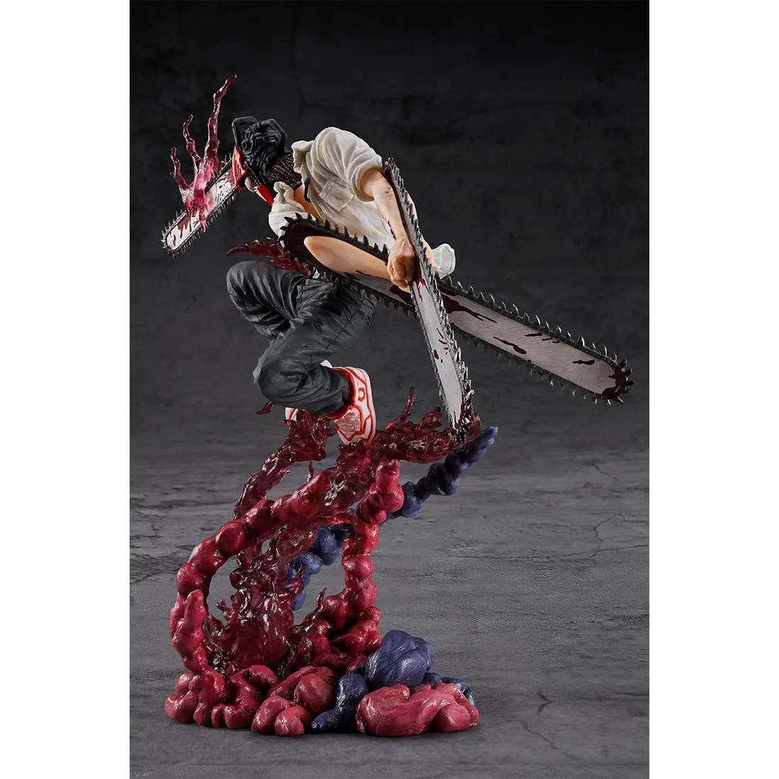 Bandai Figuarts Zero Chainsaw Man Figure (red)