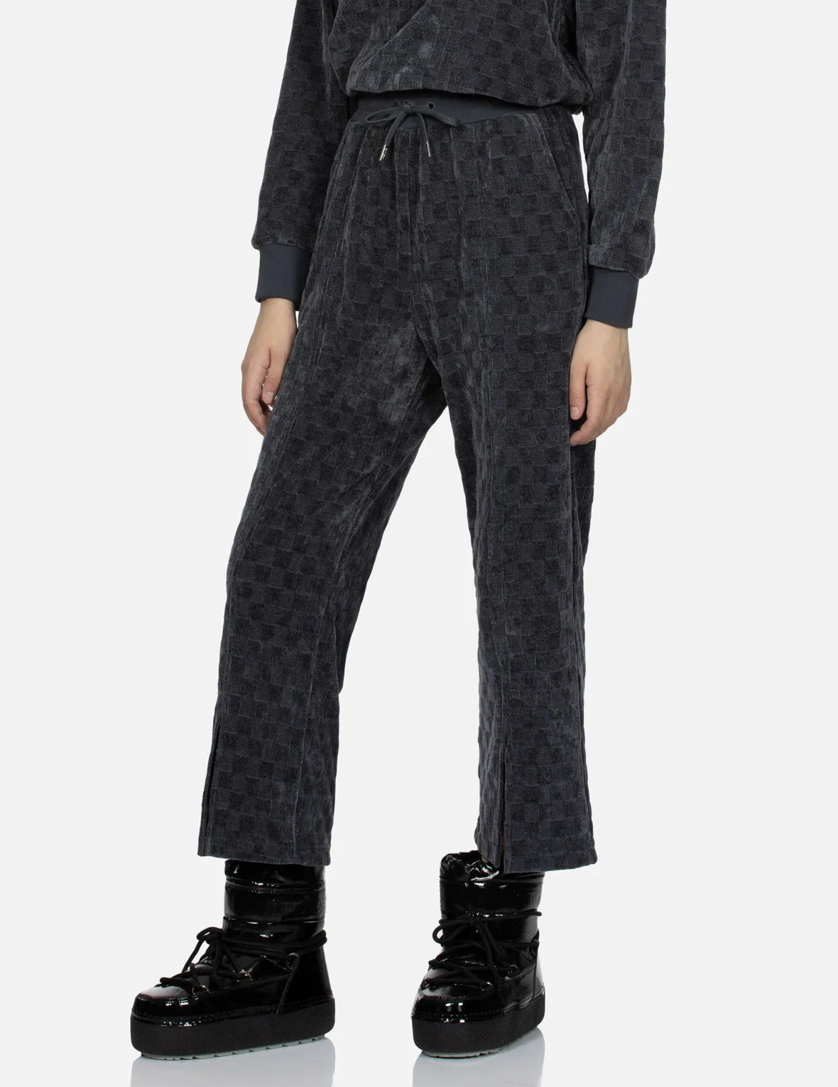 Concave Check Pattern Kamon Embroidery Straight Fit Sweatpants