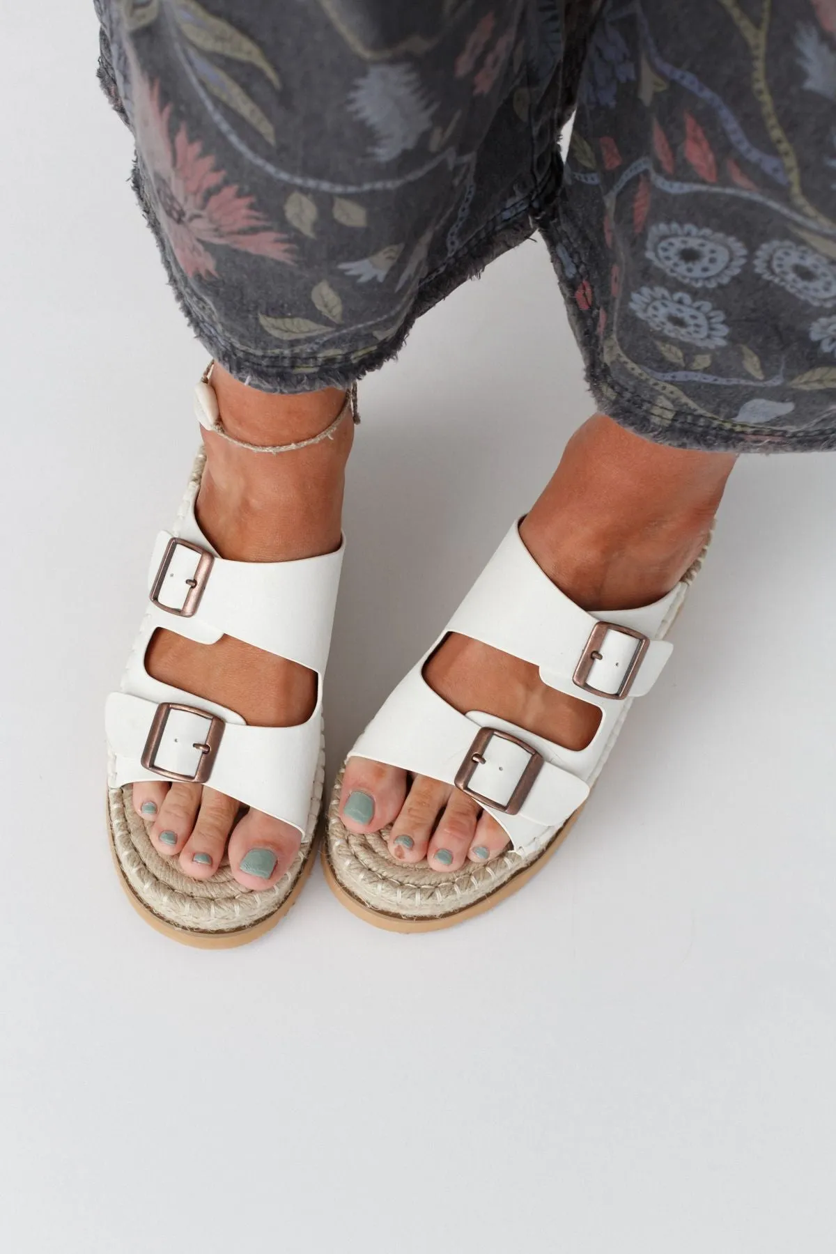 Dazey Springs Buckle Sandal - White