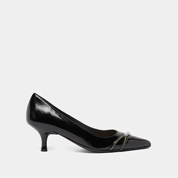 Pumps with zip in black shiny leather