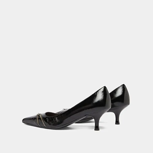 Pumps with zip in black shiny leather